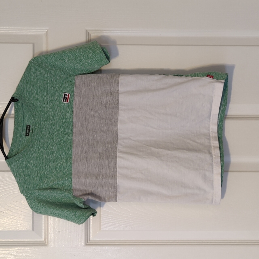 Levi's Tshirt size large in boys